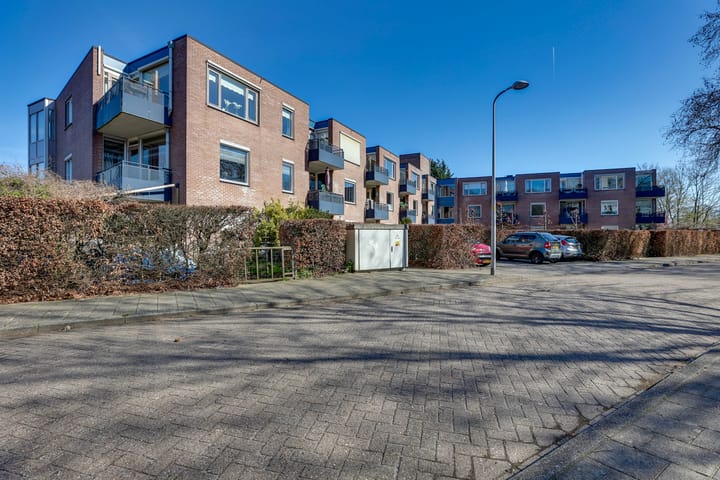 Photo 4 of van Heeckerenweg 26