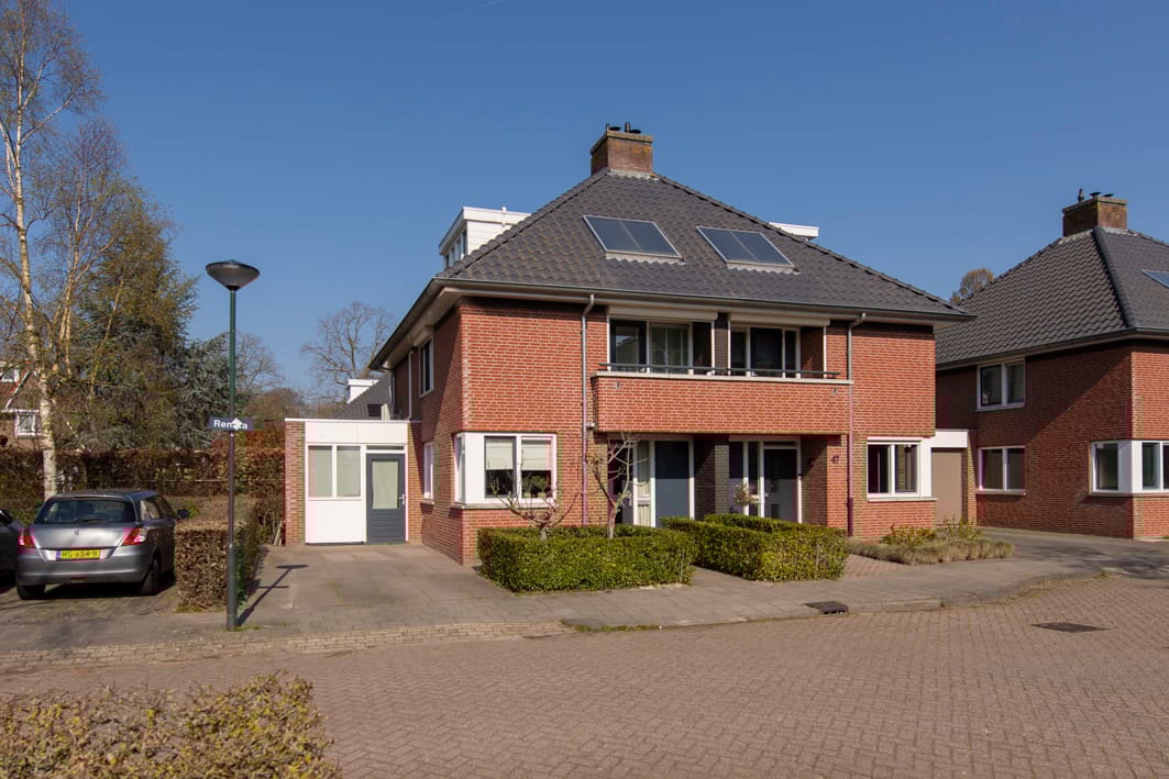 Photo 1 of Renata 45