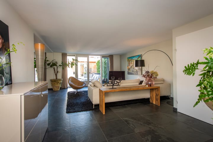 Photo 4 of Renata 45