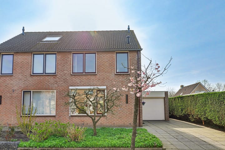 Photo 2 of Etty Hillesumlaan 1