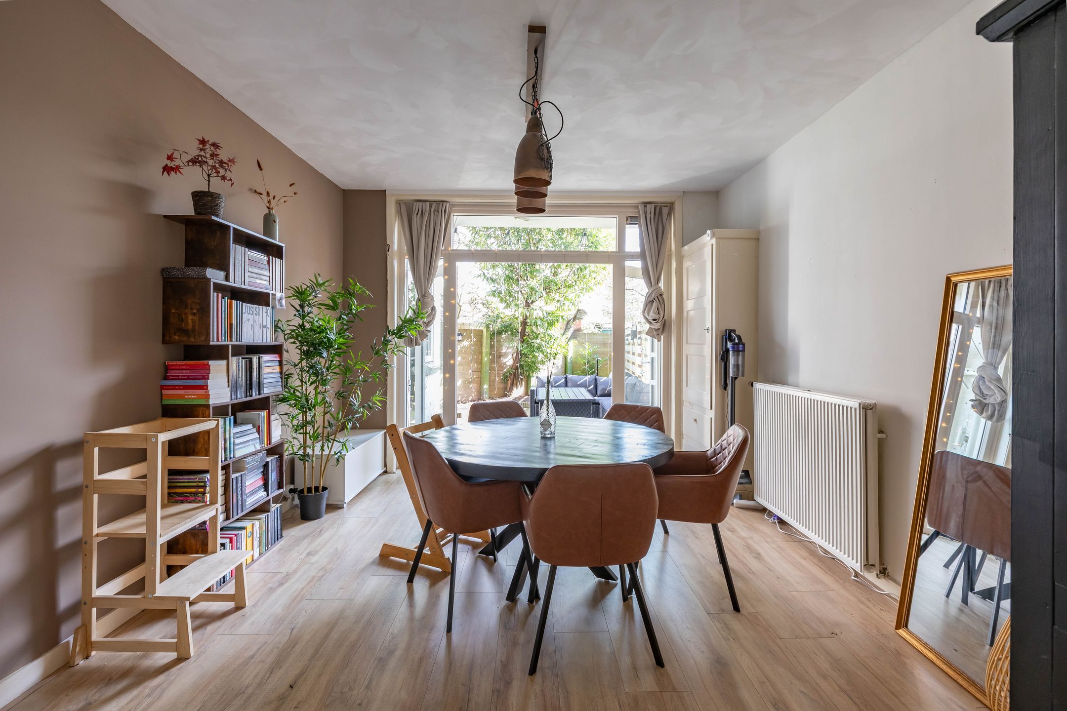 Spacious Ground Floor Apartment with Two Bathrooms and Gardens in Groningen's Professorenbuurt — 12