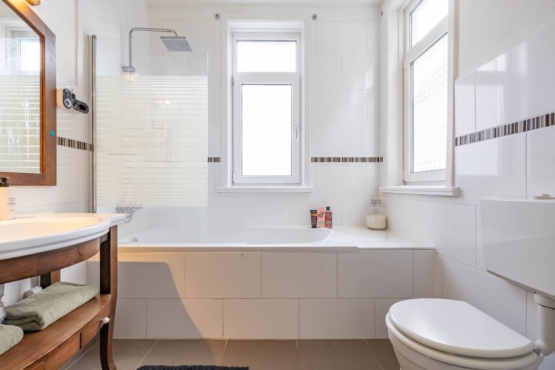 Spacious Ground Floor Apartment with Two Bathrooms and Gardens in Groningen's Professorenbuurt — 31