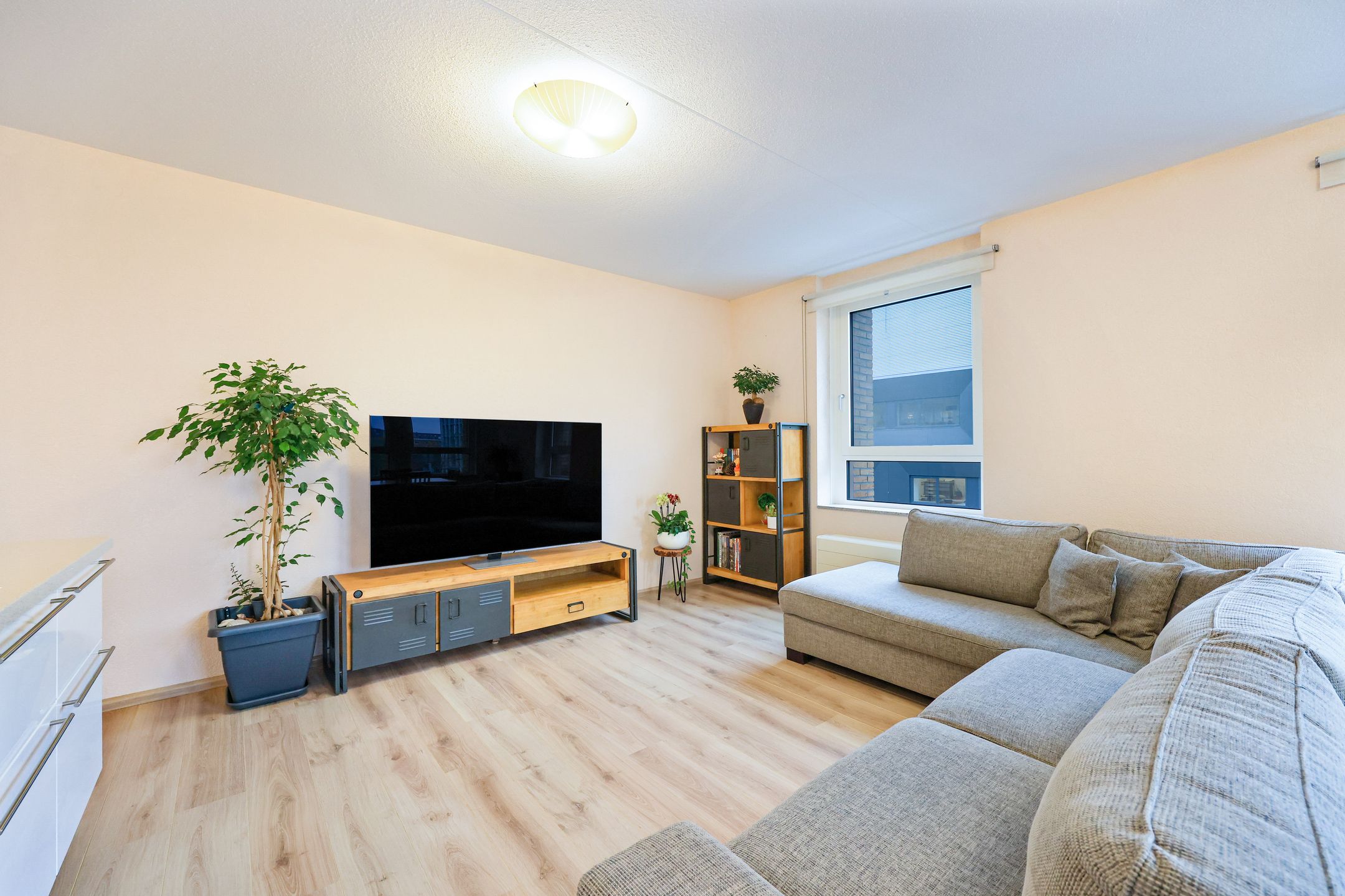 Foto 6 van Eva Besnyöstraat 45