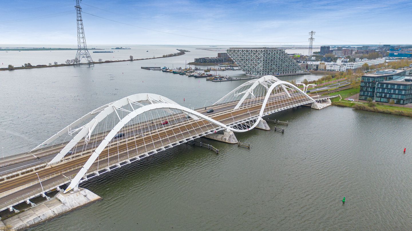 Foto 25 van Eva Besnyöstraat 45