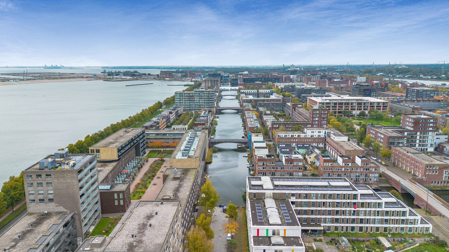 Foto 29 van Eva Besnyöstraat 45