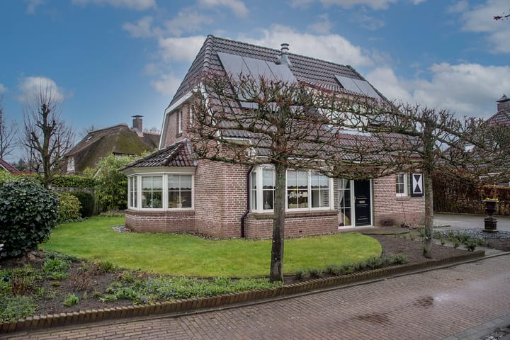 Photo 4 of Suze Robertsonlaan 12