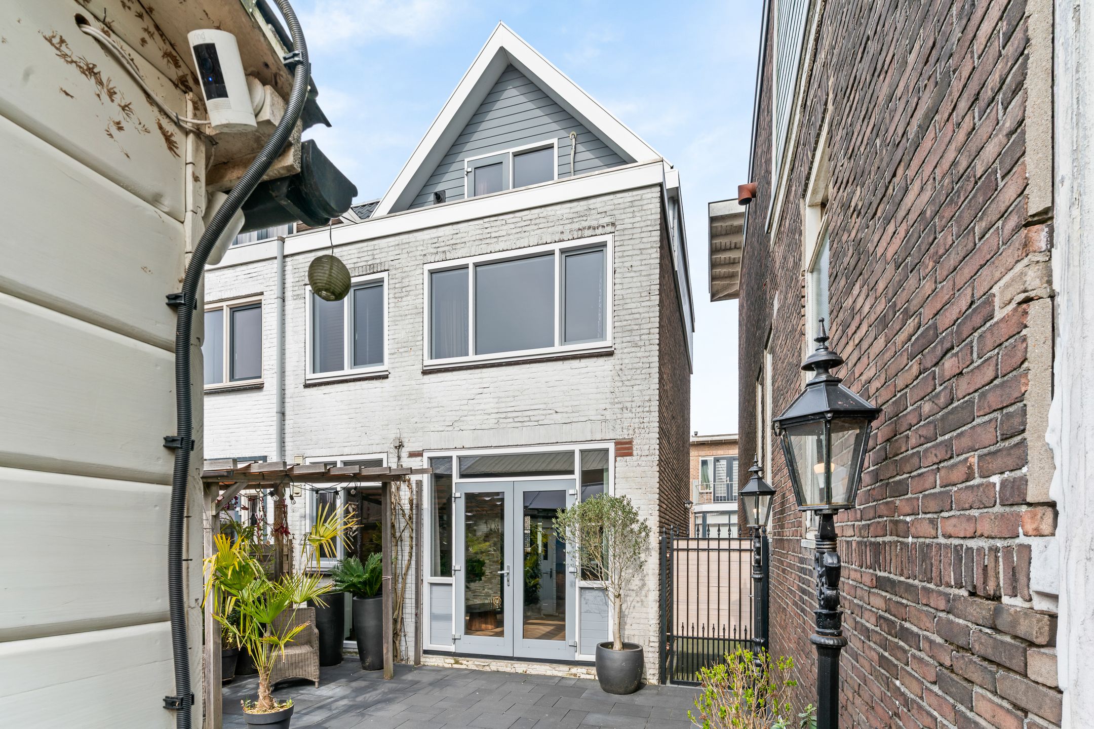 Modernized Family Home with Sunny Garden and Solar Panels in Koog aan de Zaan — 24