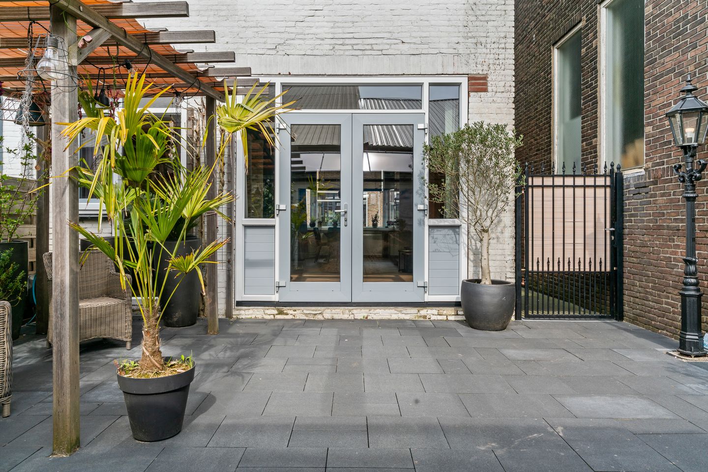 Modernized Family Home with Sunny Garden and Solar Panels in Koog aan de Zaan — 25
