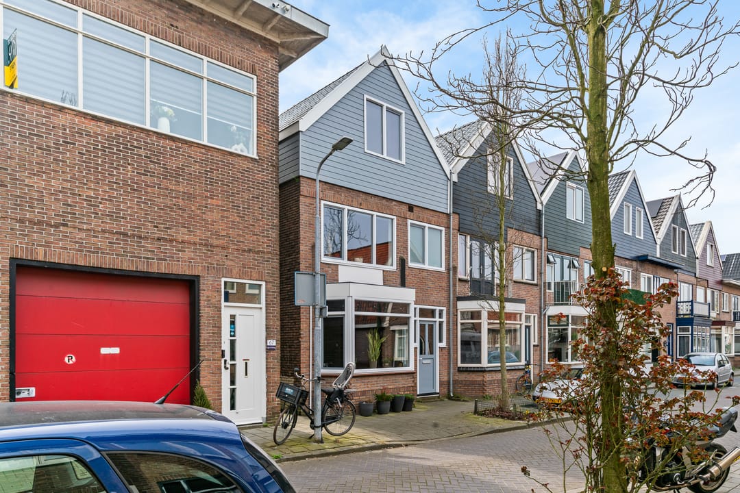 Modernized Family Home with Sunny Garden and Solar Panels in Koog aan de Zaan — 28