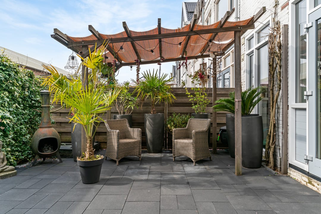 Modernized Family Home with Sunny Garden and Solar Panels in Koog aan de Zaan — 26