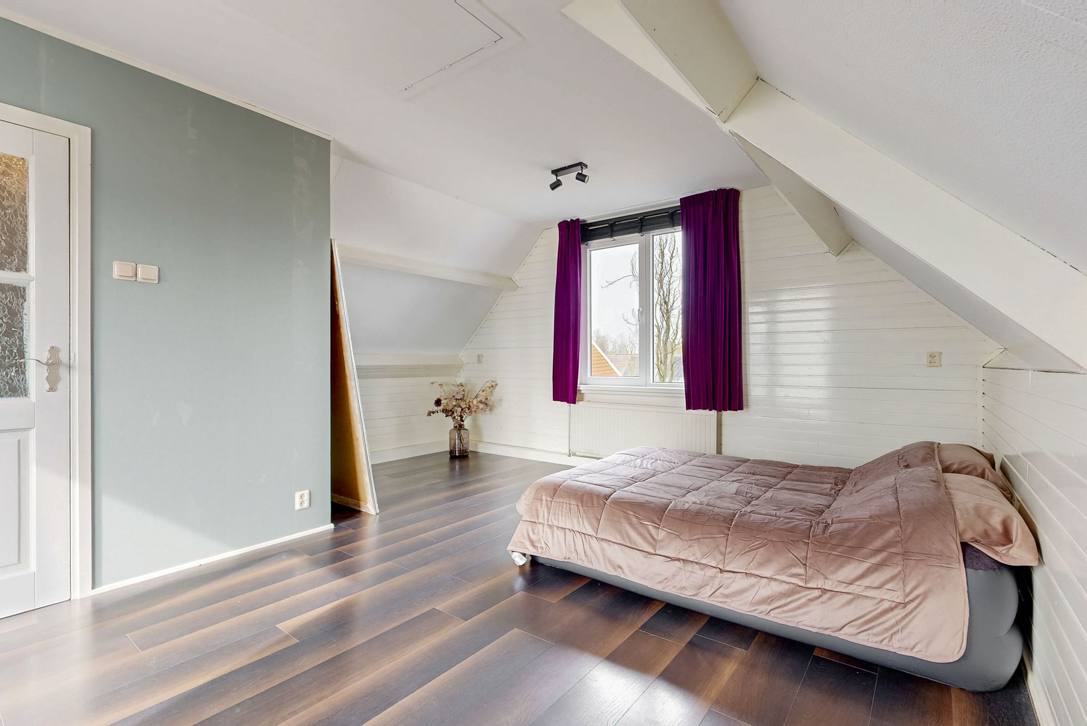 Modernized Family Home with Sunny Garden and Solar Panels in Koog aan de Zaan — 21