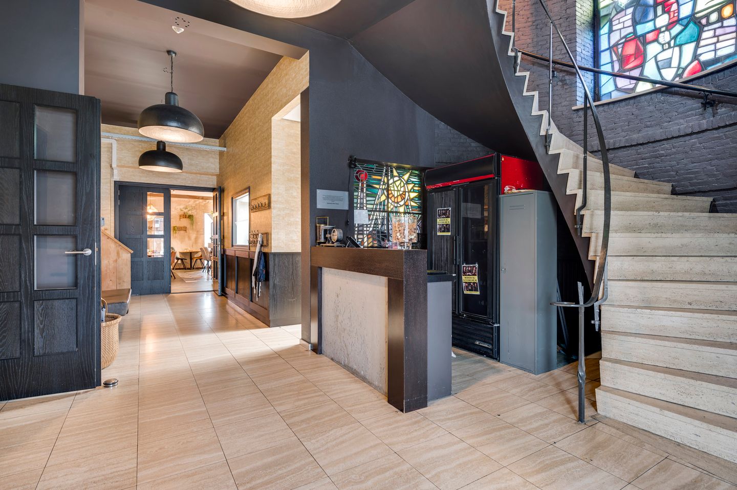 Bekijk foto 4 van Raadhuisplein 1