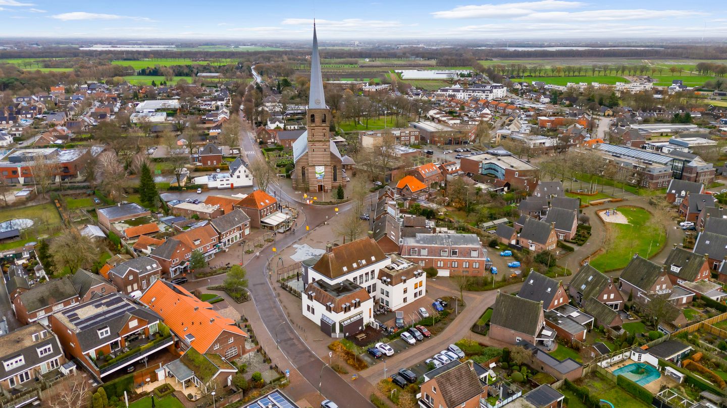 Bekijk foto 2 van Raadhuisplein 1