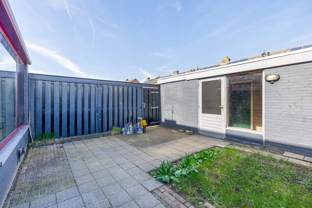 Spacious corner house with conservatory and solar panels in Axel — 31