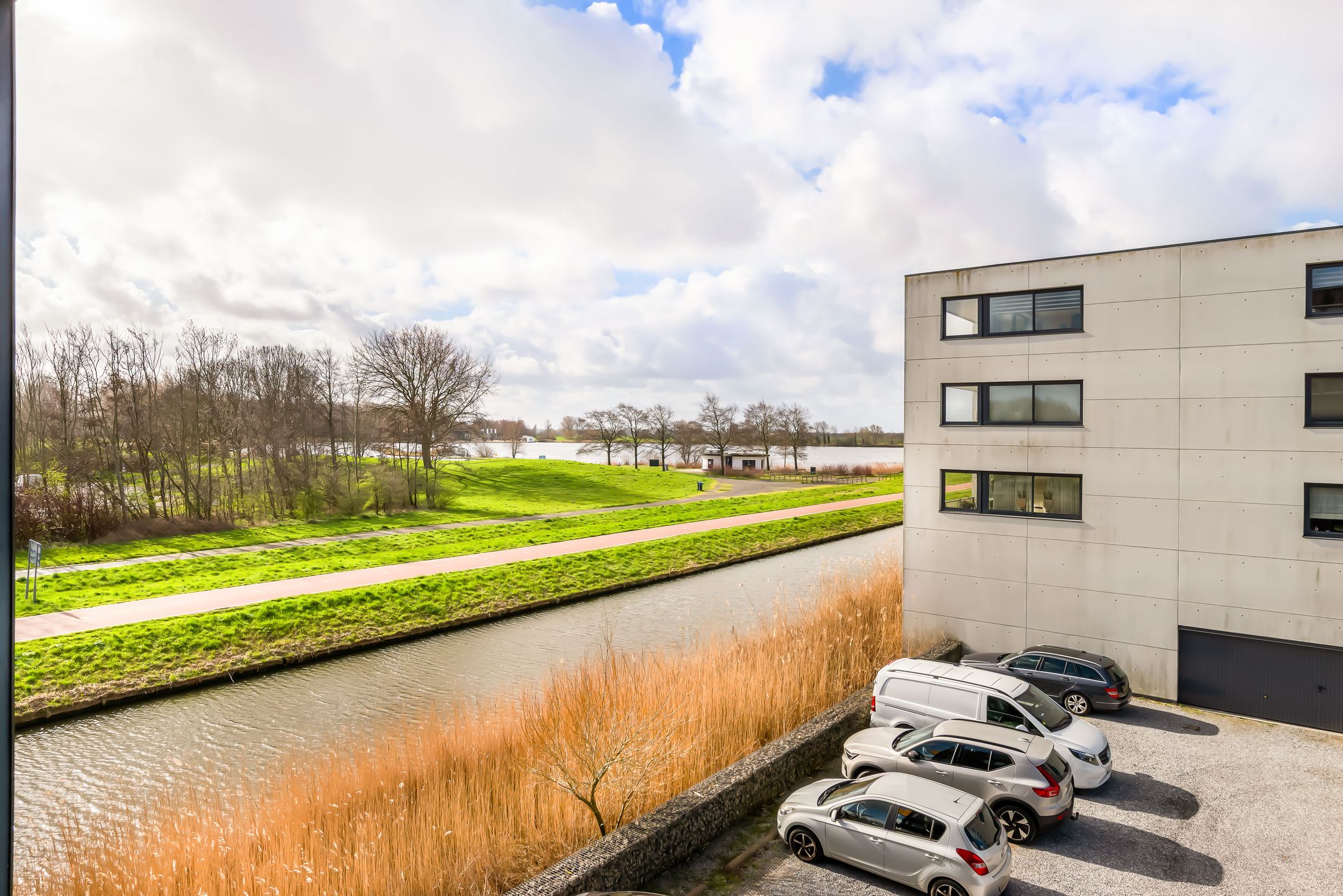 Photo 27 of L. Springerstraat 242