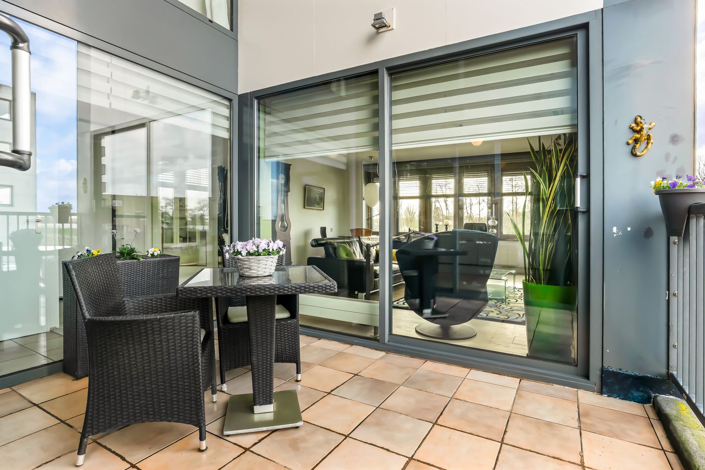 Photo 34 of L. Springerstraat 242