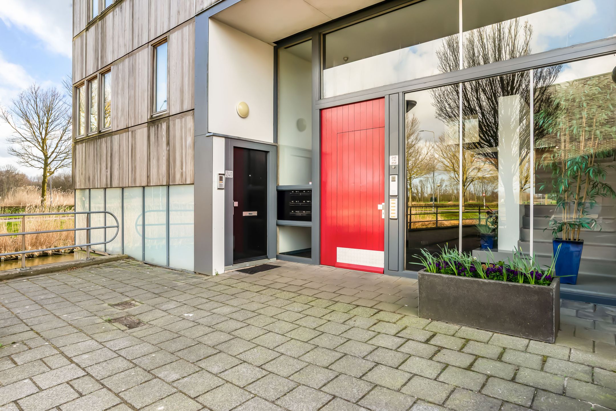 Photo 12 of L. Springerstraat 242