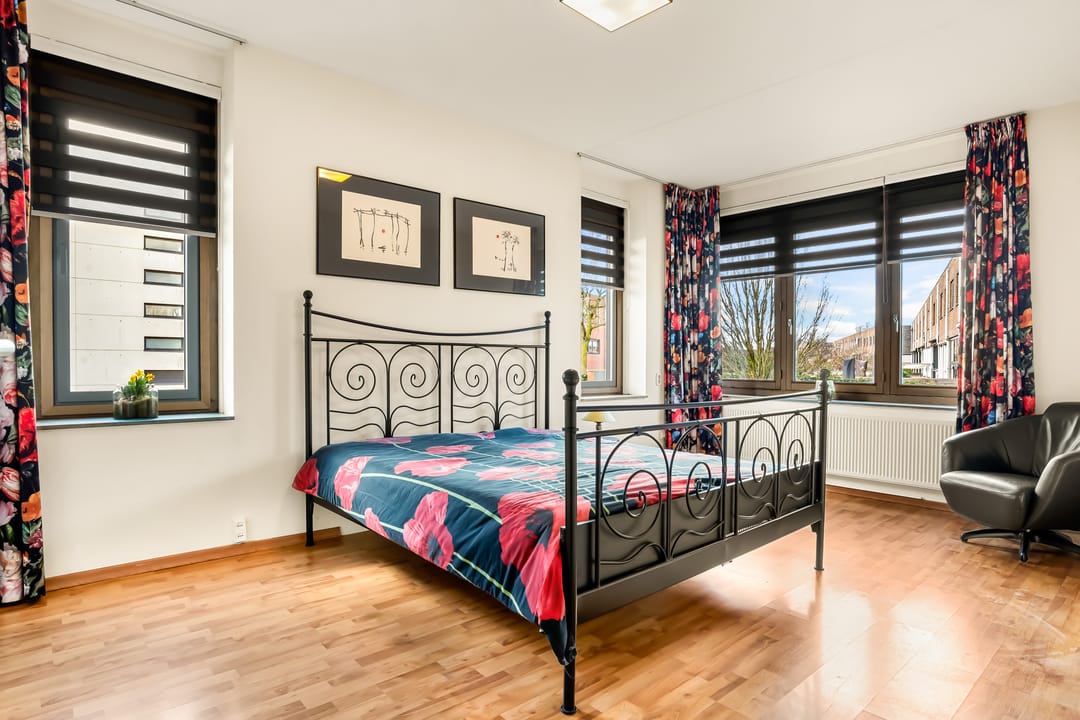 Photo 41 of L. Springerstraat 242