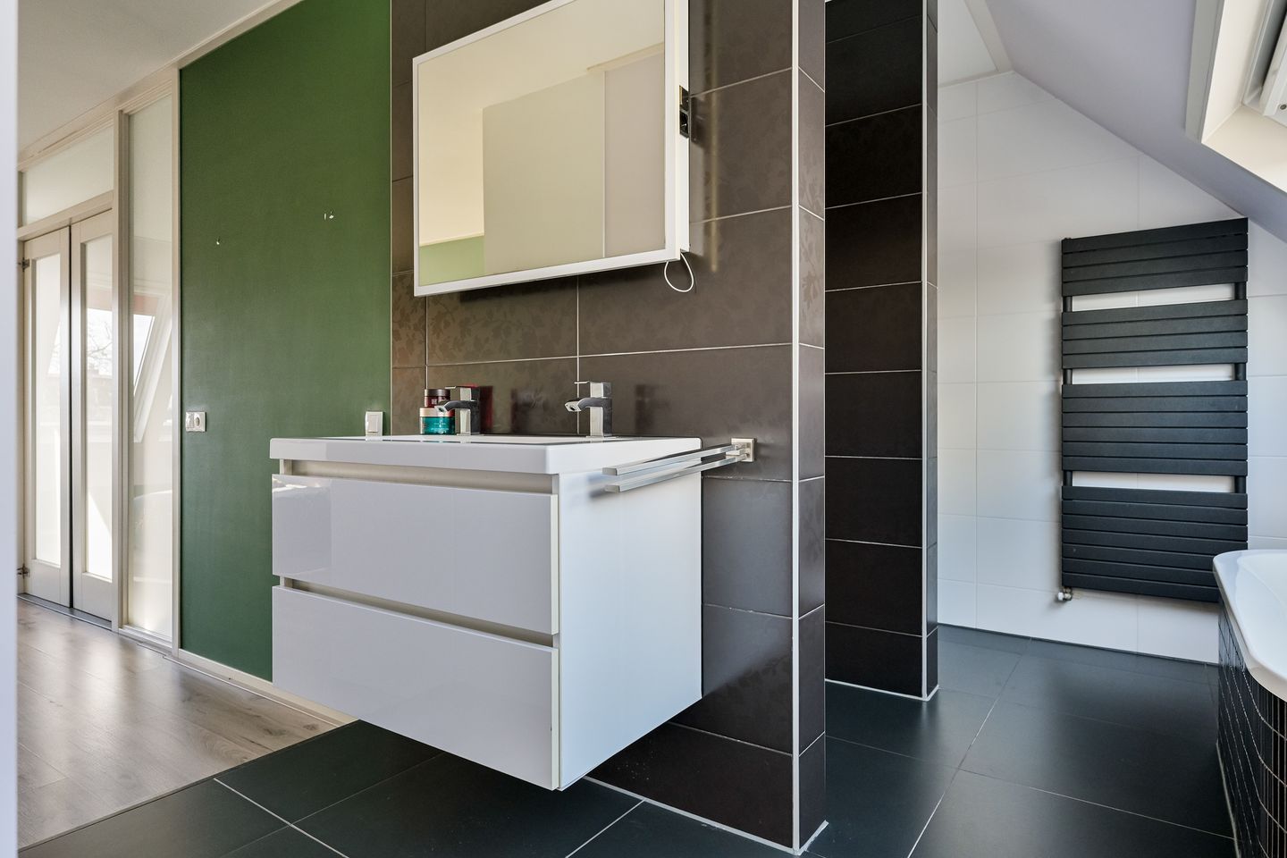 Spacious Townhouse with Character in Heart of Assendorp — 28