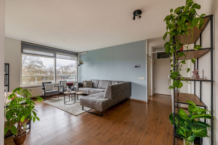 Photo 3 of Passage 182