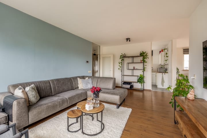 Photo 4 of Passage 182