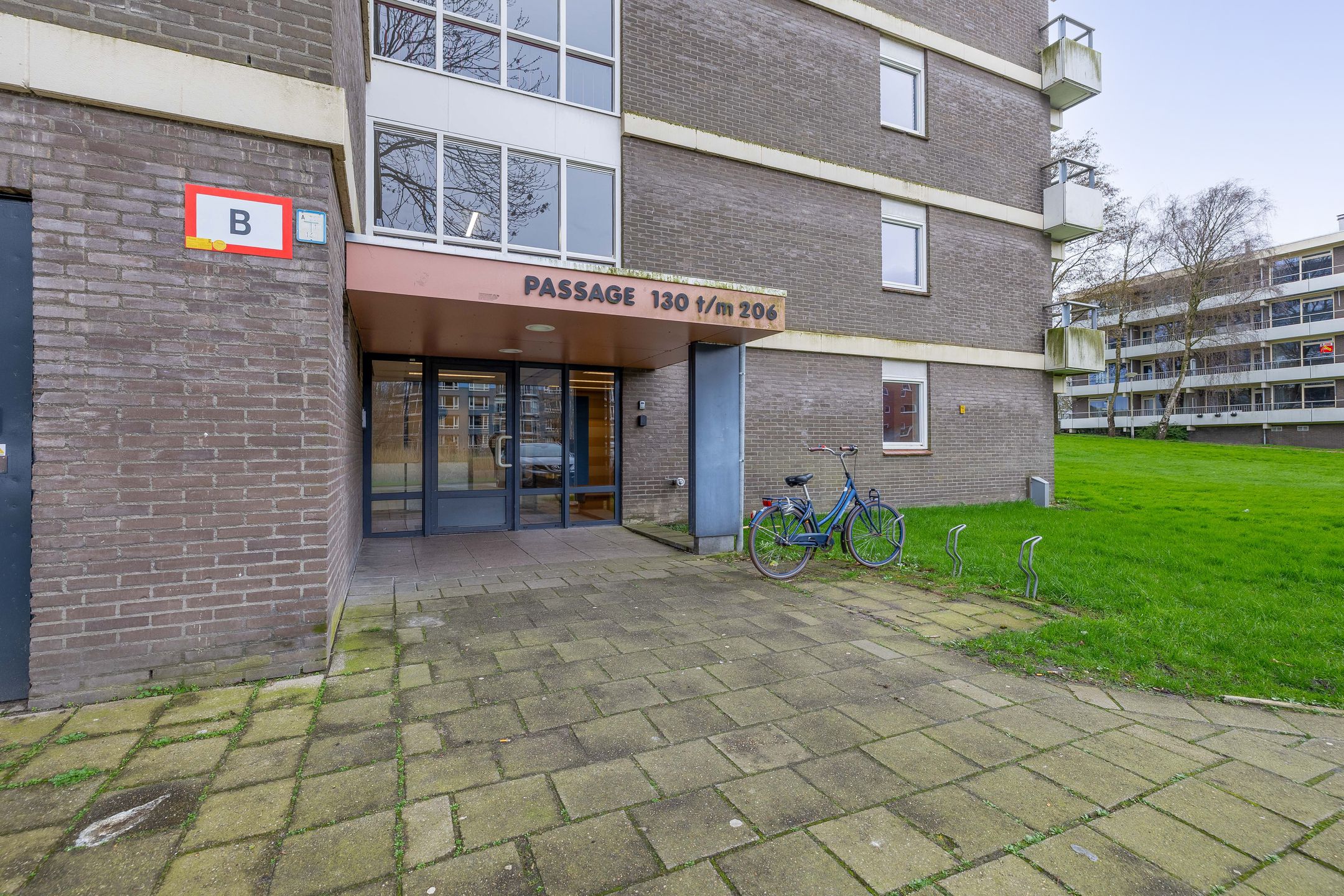 Spacious corner apartment with west-facing balcony in the village center — 20