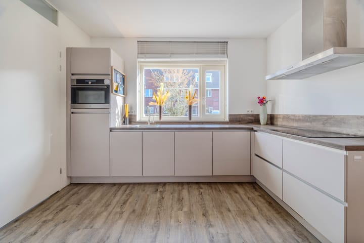 Photo 4 of Belle van Zuylenstraat 37