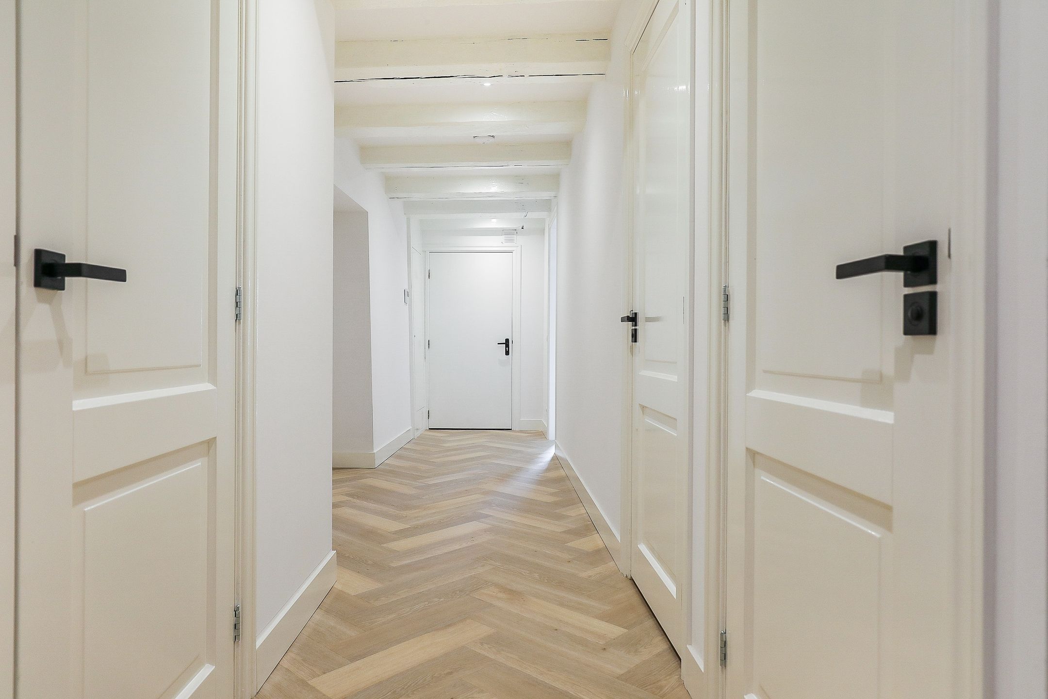 Photo 21 of Nieuwezijds Voorburgwal 18-B
