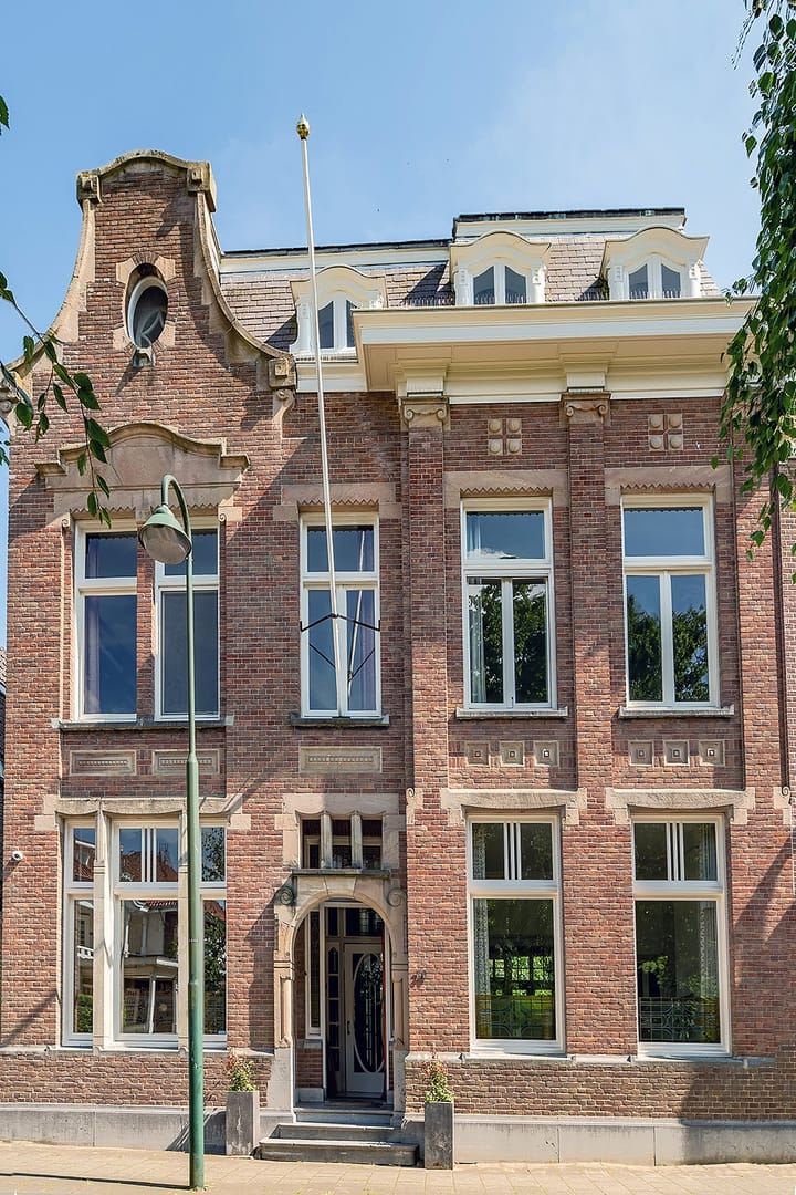 Photo 3 of van Beverninghlaan 36