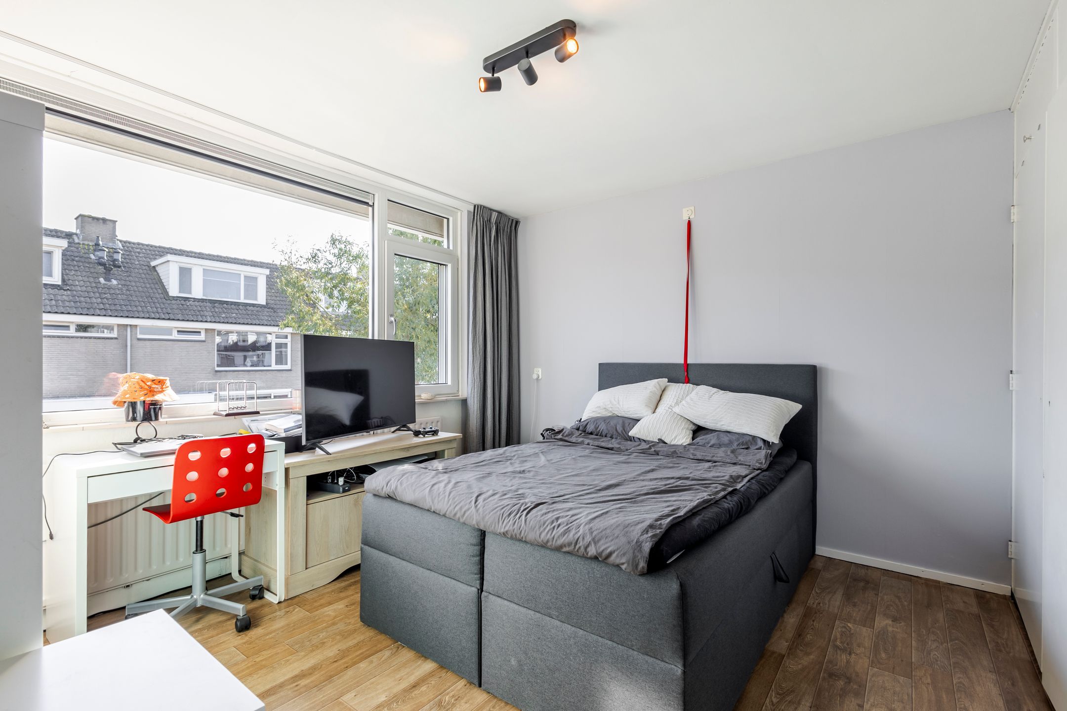 Spacious Corner Home with Garage in Popular Vogelbuurt — 17