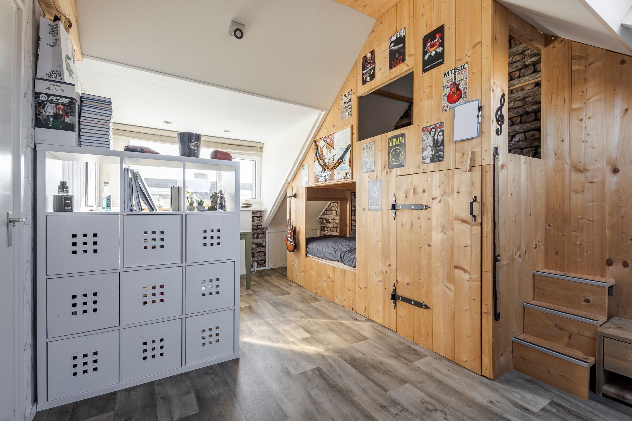 Spacious Corner Home with Garage in Popular Vogelbuurt — 20