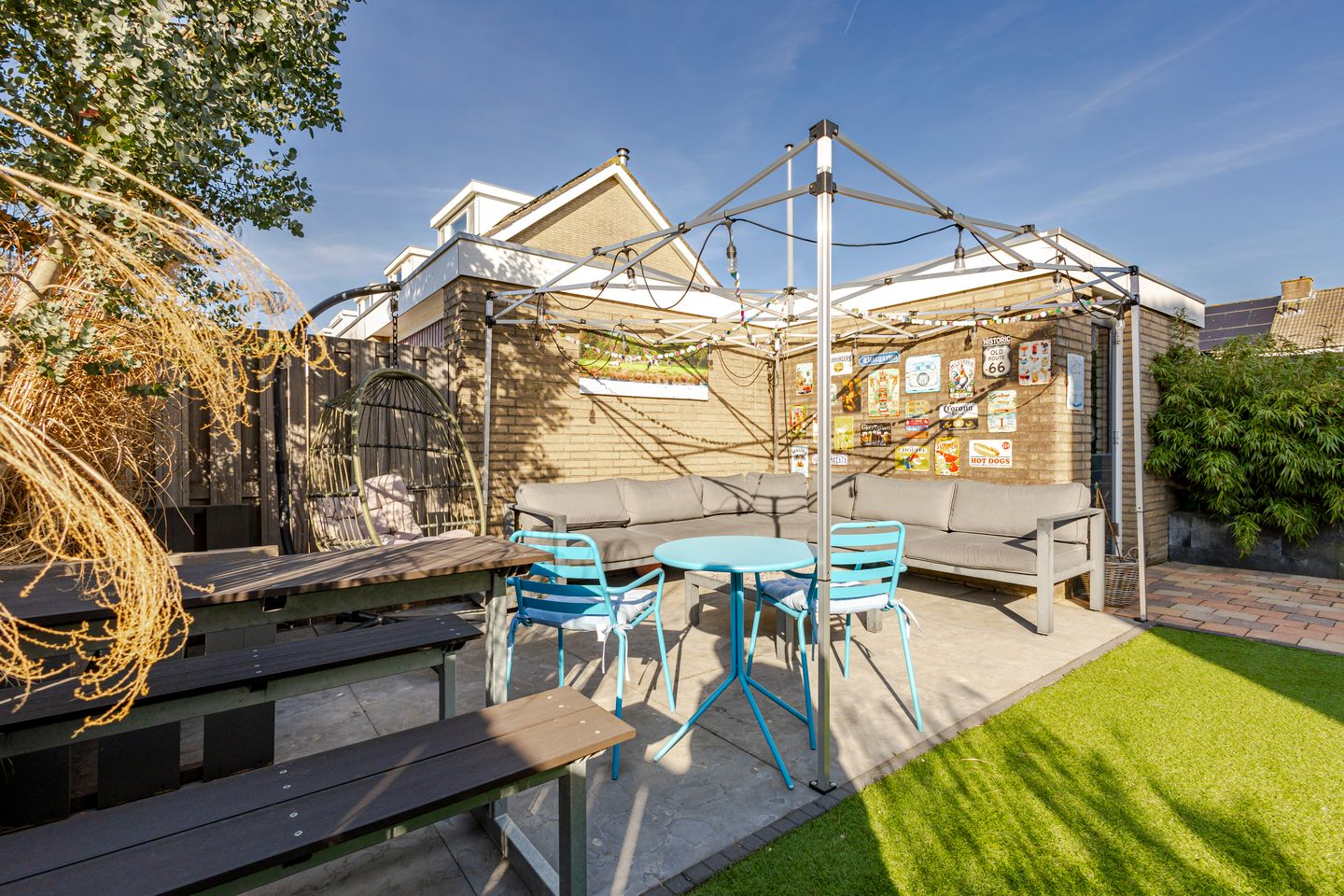 Spacious Corner Home with Garage in Popular Vogelbuurt — 24