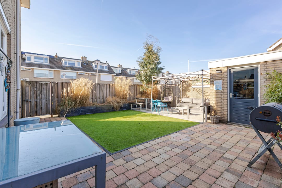 Spacious Corner Home with Garage in Popular Vogelbuurt — 22