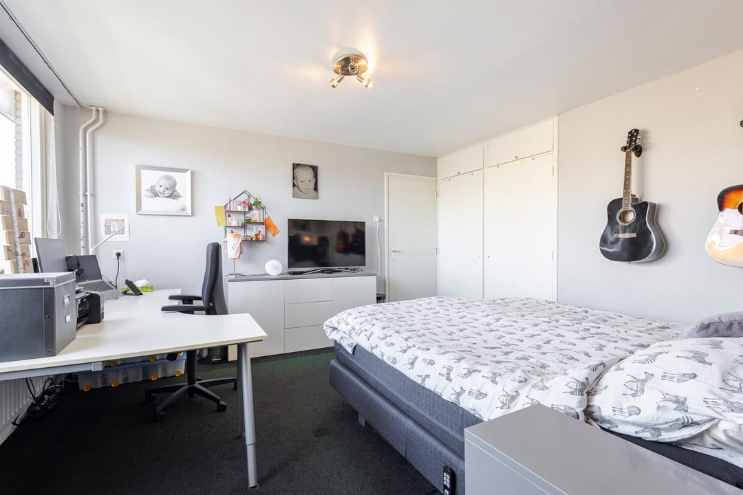 Spacious Corner Home with Garage in Popular Vogelbuurt — 16