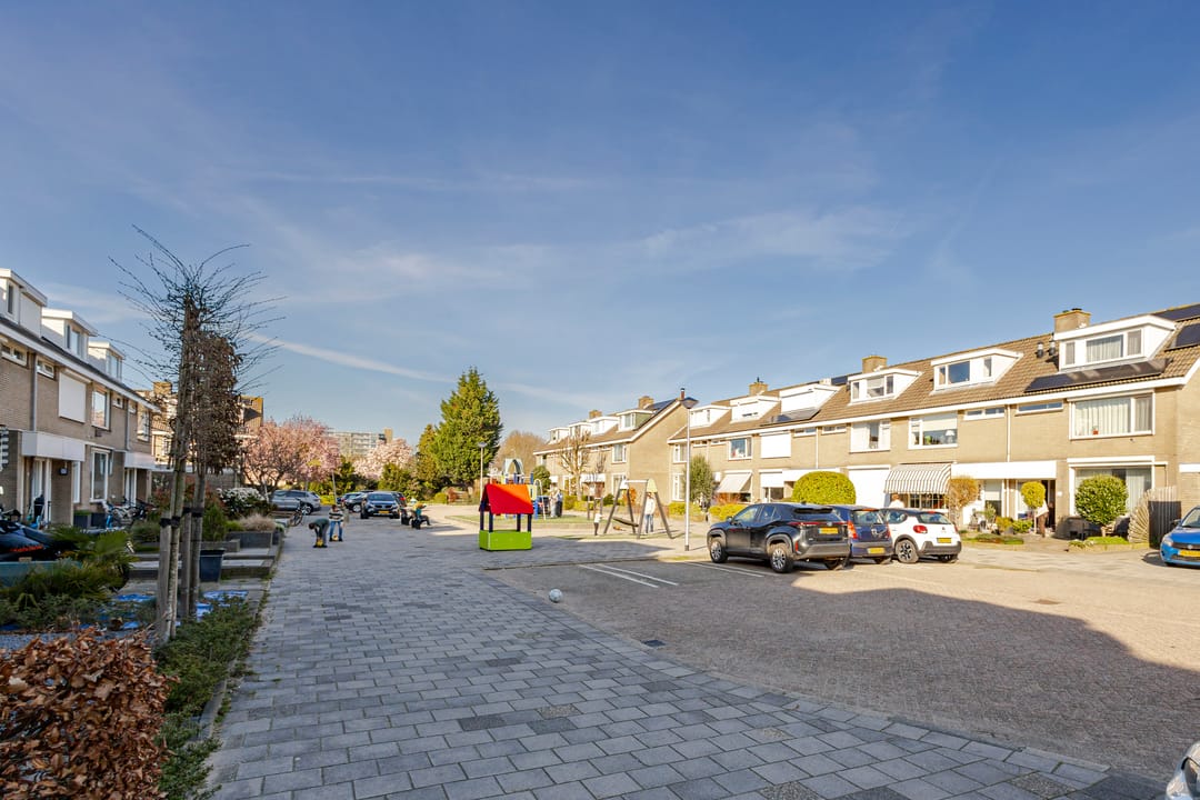 Spacious Corner Home with Garage in Popular Vogelbuurt — 27