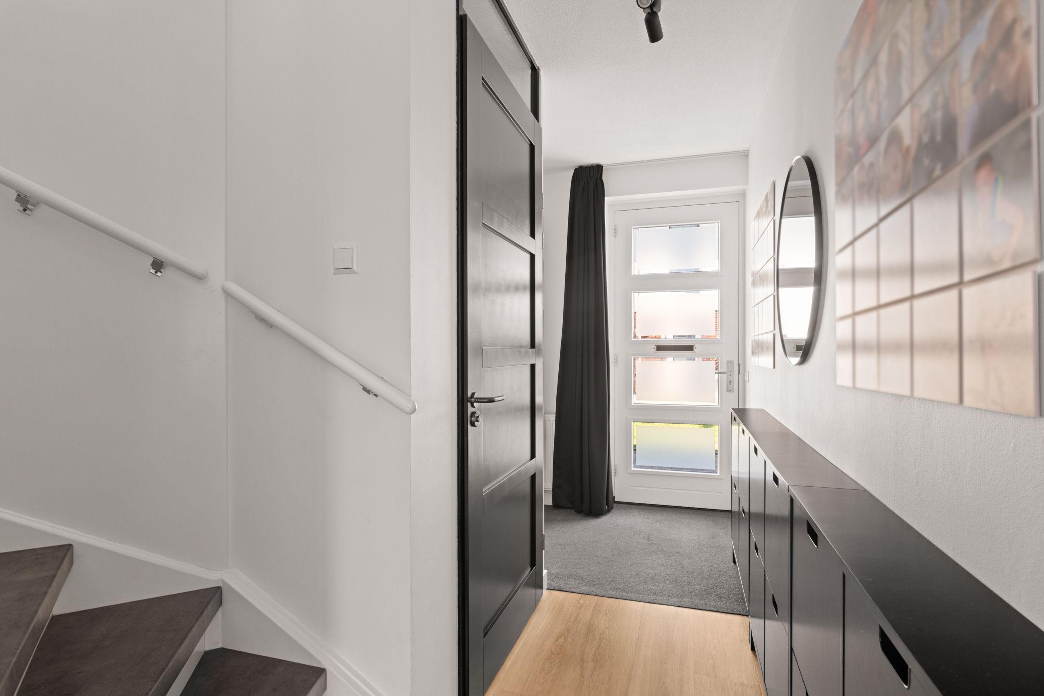 Modern energy-efficient home with south-facing garden and 5 bedrooms — 45