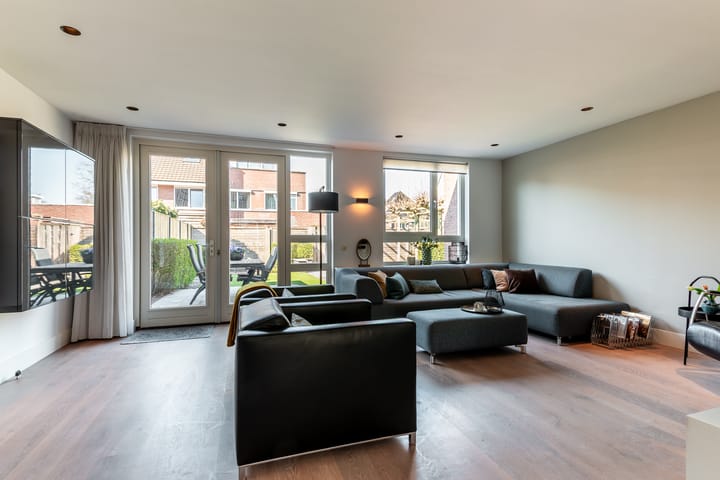 Photo 2 of Martinus Nijhoffstraat 43