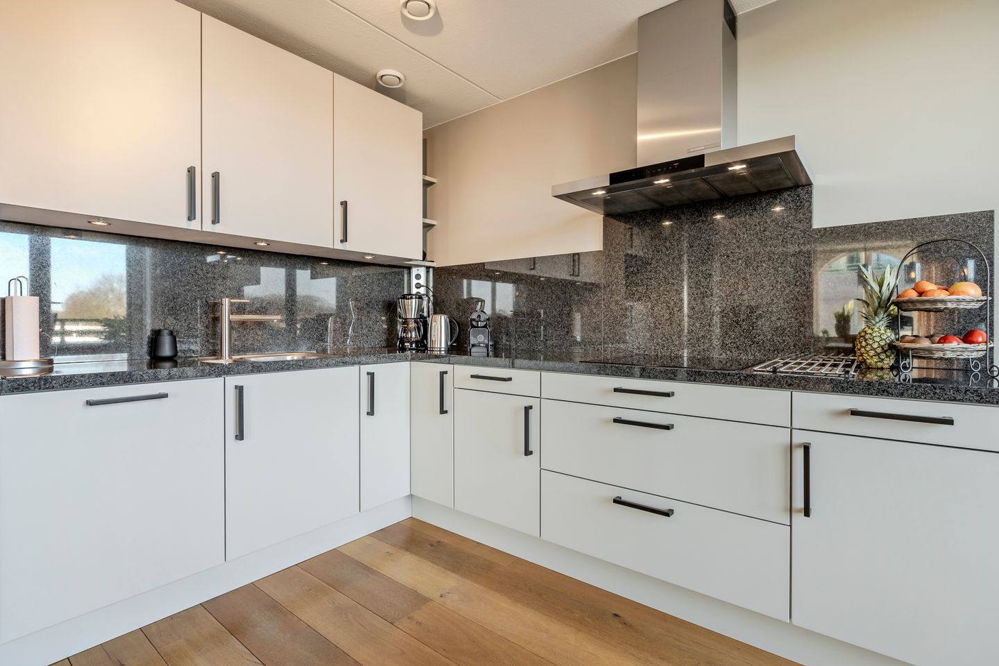 Spacious 4-room apartment with garage and terraces at Wilhelminakanaal — 12