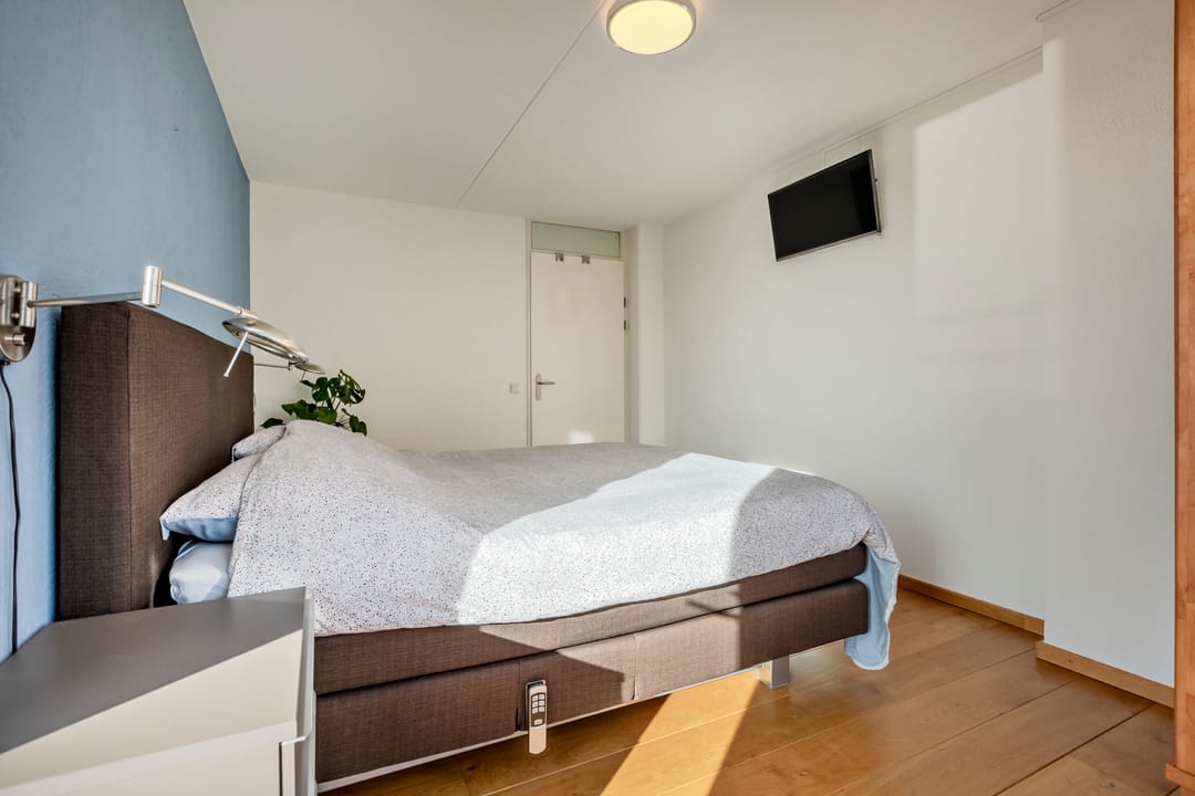 Spacious 4-room apartment with garage and terraces at Wilhelminakanaal — 25