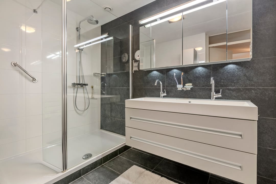 Spacious 4-room apartment with garage and terraces at Wilhelminakanaal — 26