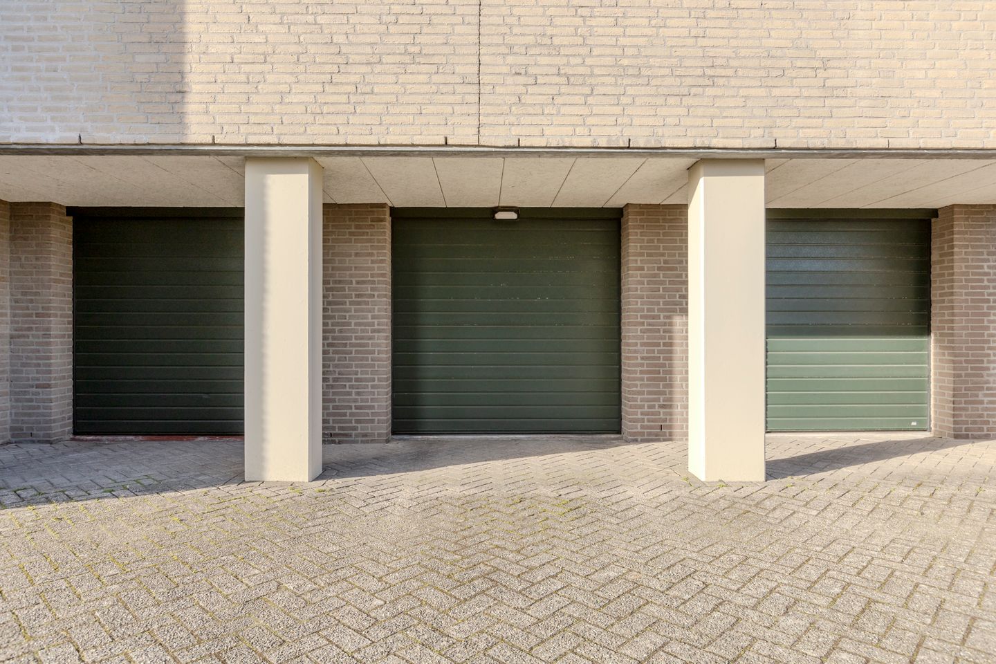 Spacious 4-room apartment with garage and terraces at Wilhelminakanaal — 28