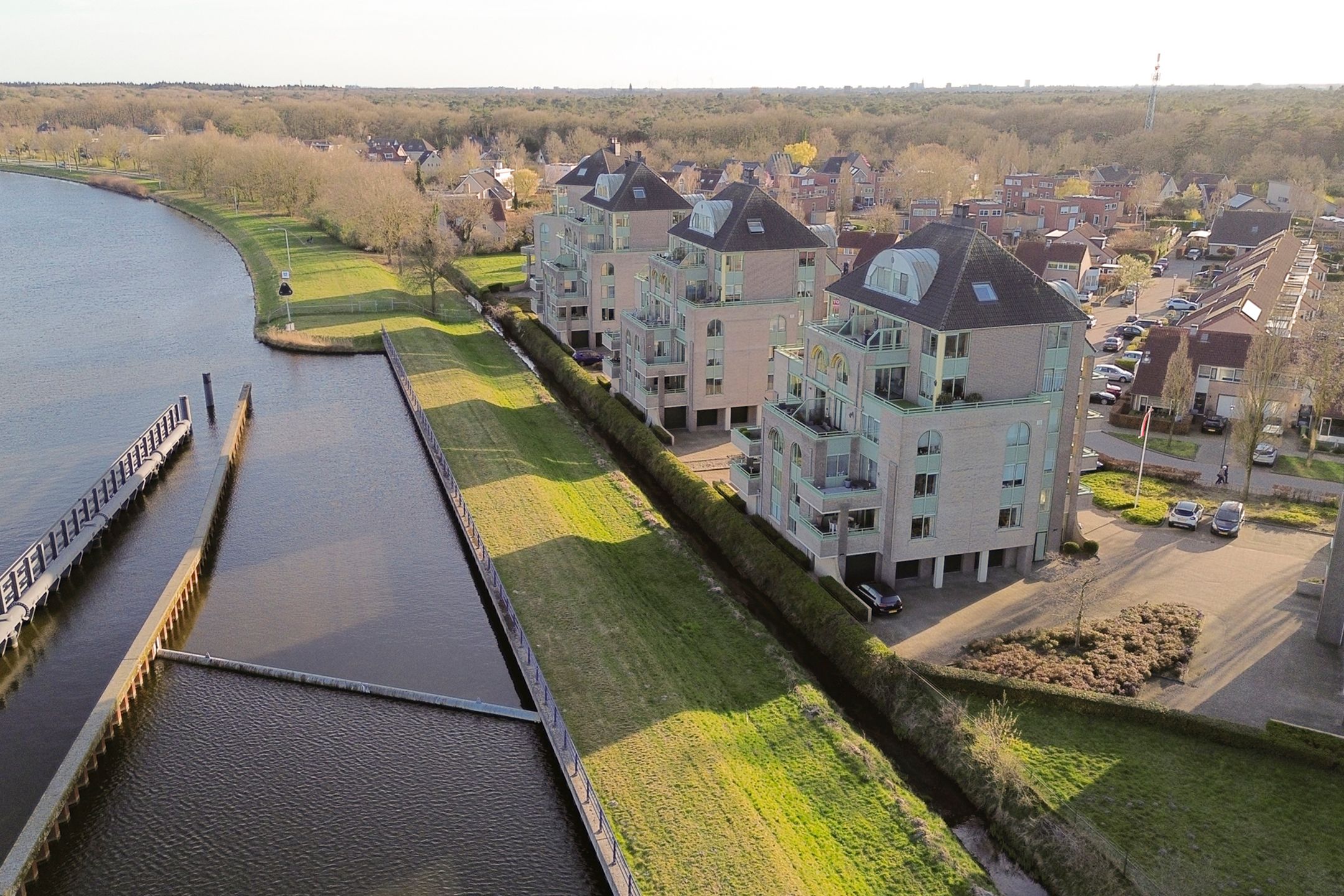 Spacious 4-room apartment with garage and terraces at Wilhelminakanaal — 33