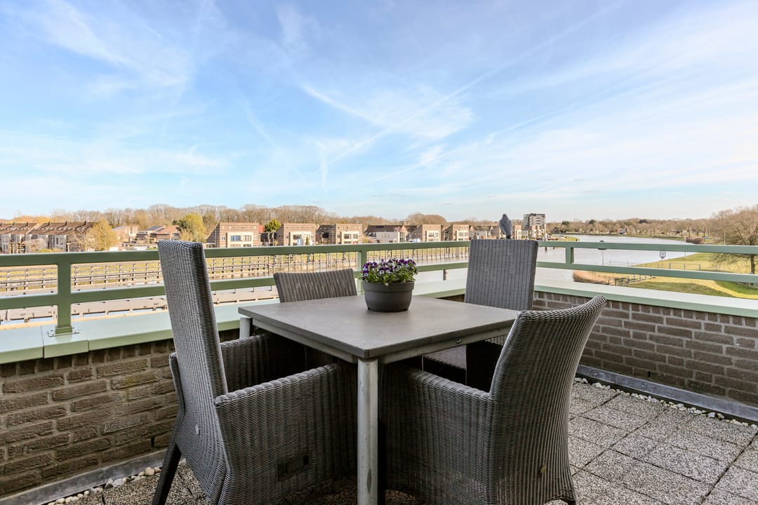 Spacious 4-room apartment with garage and terraces at Wilhelminakanaal — 14