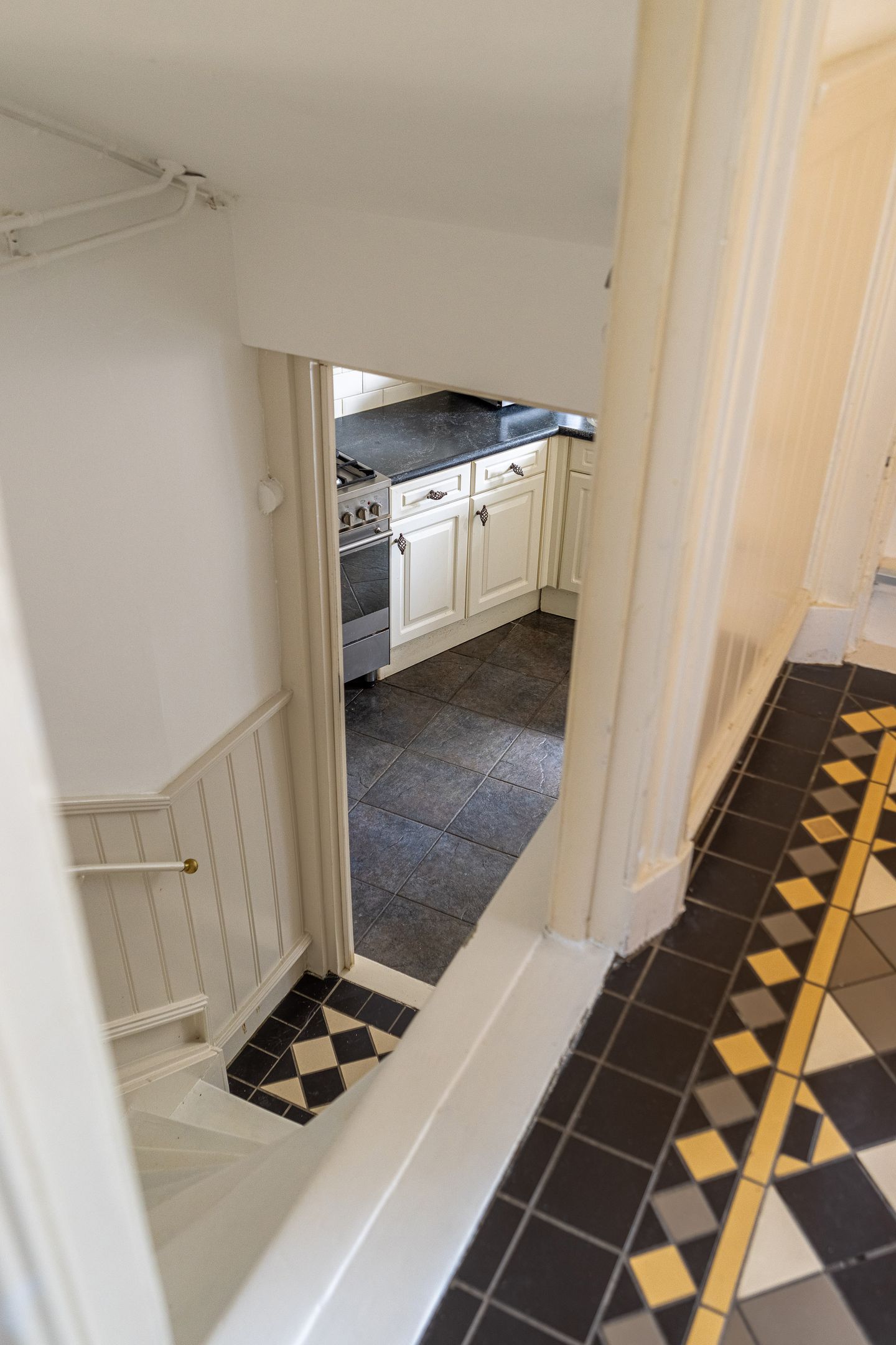Historic semi-detached mansion with 9 bedrooms in Kralingen — 12