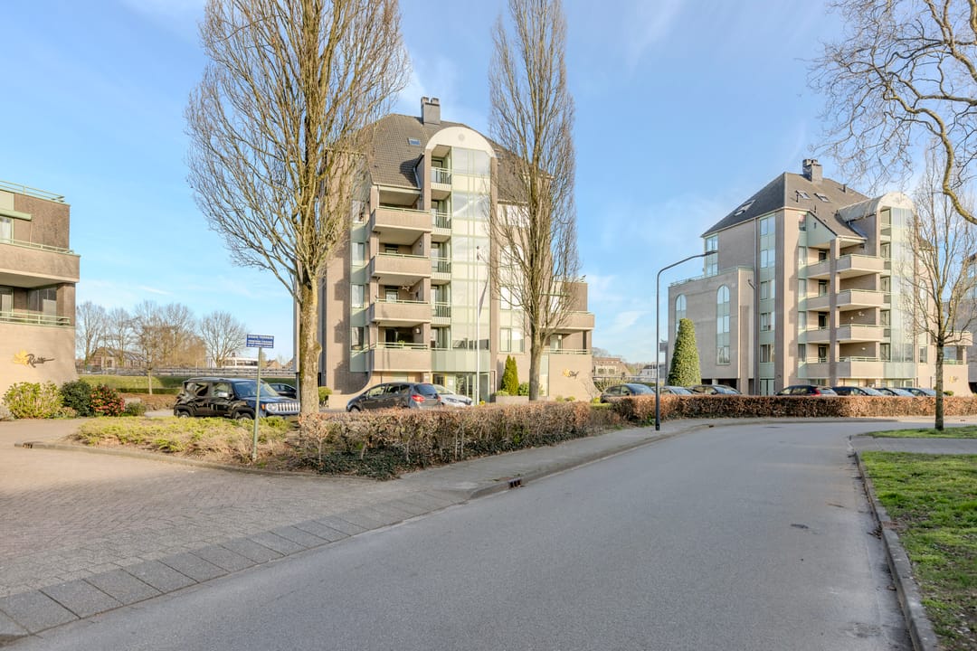 Spacious 4-room apartment with garage and terraces at Wilhelminakanaal — 37
