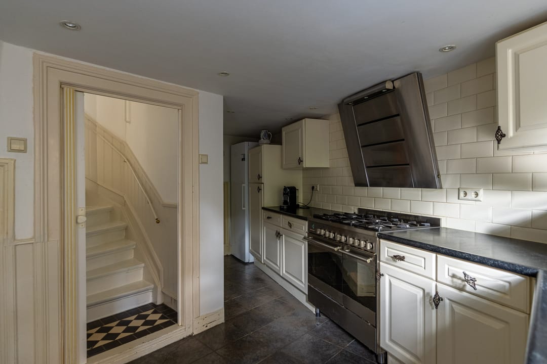 Historic semi-detached mansion with 9 bedrooms in Kralingen — 14
