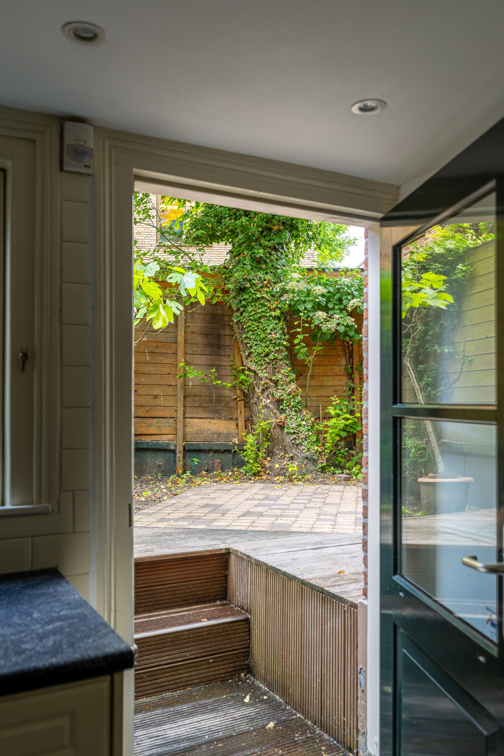 Historic semi-detached mansion with 9 bedrooms in Kralingen — 16