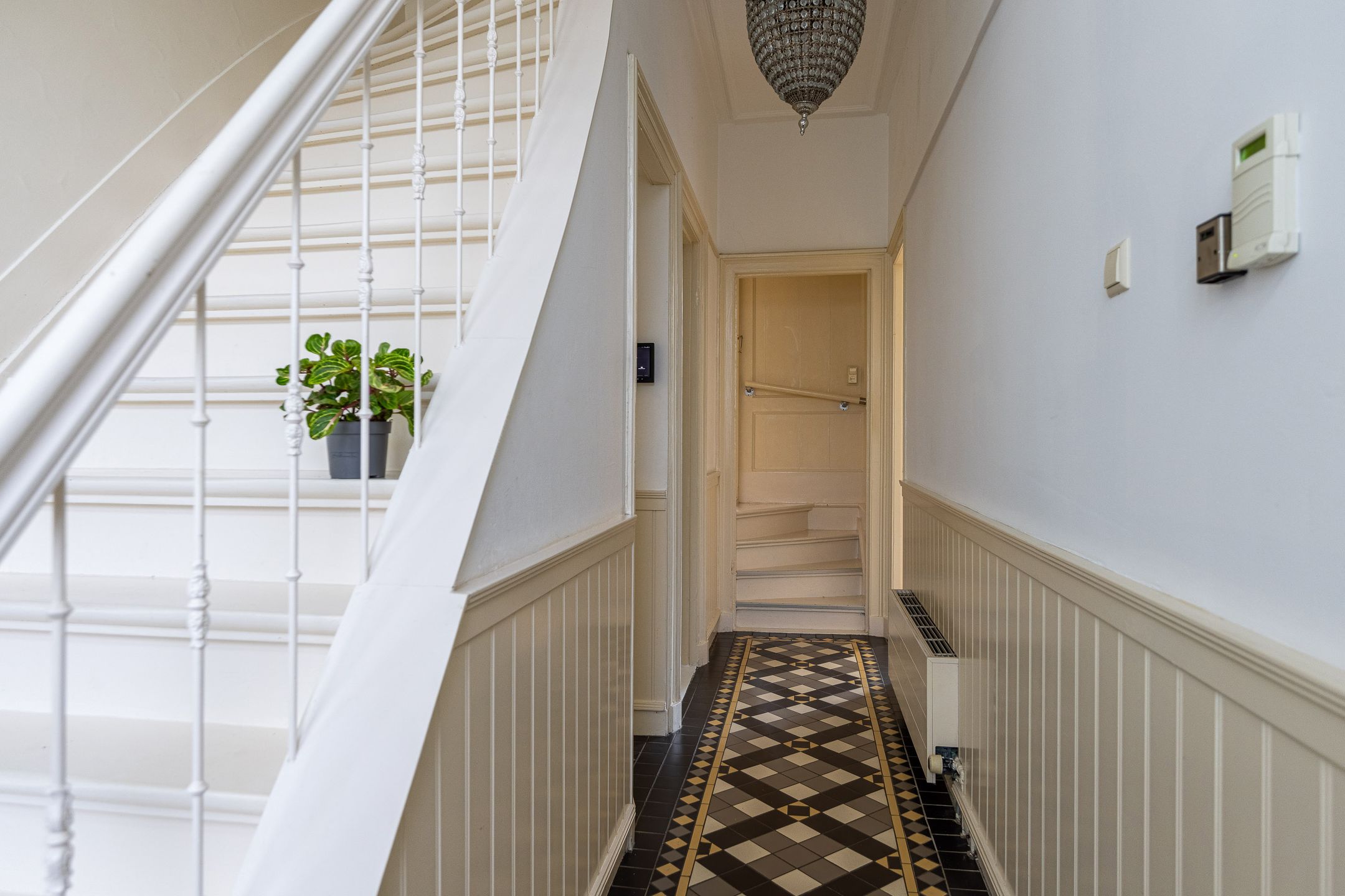 Historic semi-detached mansion with 9 bedrooms in Kralingen — 19