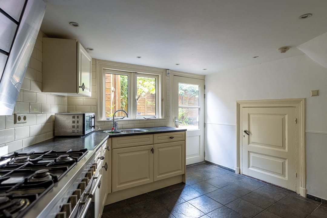 Historic semi-detached mansion with 9 bedrooms in Kralingen — 15