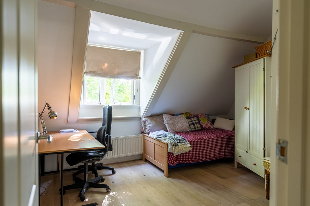 Historic semi-detached mansion with 9 bedrooms in Kralingen — 40